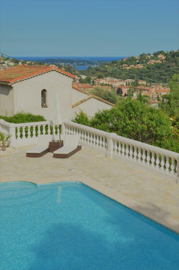 Villa La Terre Des Lauriers Валлорис Экстерьер фото